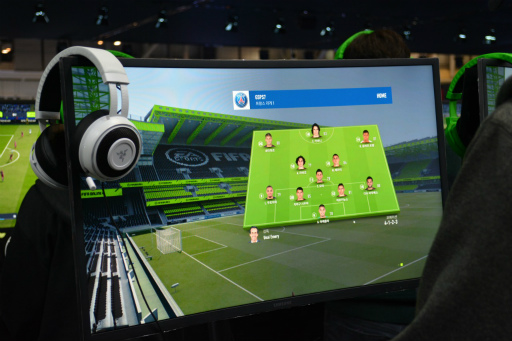 画像ギャラリー No.003のサムネイル画像 / ［G-Star 2017］「EA SPORTS FIFA Online 4」の試遊台に来場者が殺到。グラフィックスやシステム，AIなど，さまざまな面が前作から進化