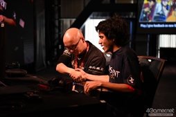 画像ギャラリー No.008のサムネイル画像 / 日本人選手はライバルであり，友人――ARCREVO WORLD TOUR決勝大会「BBTAG」部門優勝，Shinku選手インタビュー
