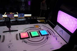 画像ギャラリー No.002のサムネイル画像 / ［JAEPO2018］「オンゲキ」直撮りムービー＆プレイレポート。キャラクターをレバーで操作して遊ぶ新感覚の音楽ゲーム