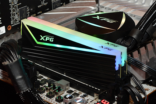 画像ギャラリー No.009のサムネイル画像 / PC用電源ユニットはついに出力1600Wに突入。12VHPWR＆ATX 3.0対応電源をXPGが披露。小型ファン付きのPCIe 5.0対応SSDにも注目だ