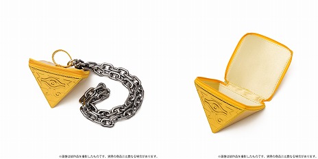 画像ギャラリー No.002のサムネイル画像 / Cボタンも押し放題。アニメ版「遊☆戯☆王」シリーズより「千年パズルポーチ」「エネミーコントローラービッグクッション」の予約受付がスタート
