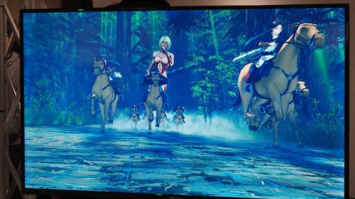 画像ギャラリー No.007のサムネイル画像 / 乗る・蹴るの臨場感が味わえるVRアトラククション「VR 進撃の巨人」「VR キャプテン翼」を，開催中のロケーションテストで体験してきた