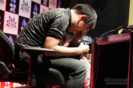 画像ギャラリー No.001のサムネイル画像 / ［EVO Japan］「大乱闘スマッシュブラザーズ SPECIAL」部門優勝はしゅーとん選手。Winner'sのまま無敗でEVO Japan制覇を成し遂げる