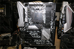 画像ギャラリー No.010のサムネイル画像 / ASRock，エントリー市場向けチップセット「Intel B365」搭載のゲーマー向けマザーボードを初公開