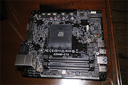 画像ギャラリー No.014のサムネイル画像 / ASRock，エントリー市場向けチップセット「Intel B365」搭載のゲーマー向けマザーボードを初公開
