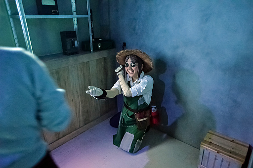 画像ギャラリー No.010のサムネイル画像 / イマーシブ・フォート東京の「Identity V 第五人格」アトラクションで脱出なるか!?　リアルでロッカーにギュウ詰めの体験レポ