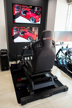 画像ギャラリー No.006のサムネイル画像 / 固定したレーシングコクピットで横Gを再現？　Next Level Racing製の拡張パーツを体験してみた