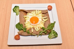 画像ギャラリー No.011のサムネイル画像 / コラボ限定イラストが可愛すぎた“カプコンカフェ×『囚われのパルマ Refrain』”をレポート。チアキをはじめ，看守や門司のコラボメニューにも注目