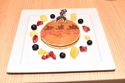 画像ギャラリー No.033のサムネイル画像 / コラボ限定イラストが可愛すぎた“カプコンカフェ×『囚われのパルマ Refrain』”をレポート。チアキをはじめ，看守や門司のコラボメニューにも注目