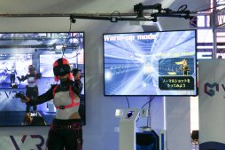 画像ギャラリー No.008のサムネイル画像 / ［TGS 2018］鈴木 裕氏の新作VRゲーム「VRSUS（仮）」発表会レポート。“狭い空間で弾幕をかいくぐる”がコンセプトの対戦型VRシューティング
