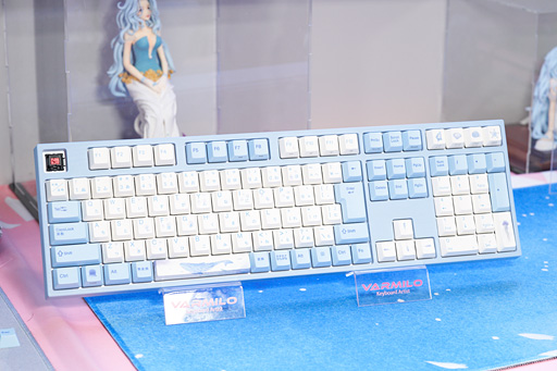 画像ギャラリー No.007のサムネイル画像 / ［TGS 2018］ロマンスゲームコーナーでカラフルなメカニカルキーボードに遭遇。なんでこんなところに？