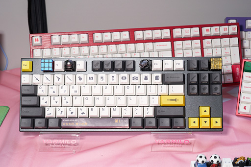 画像ギャラリー No.009のサムネイル画像 / ［TGS 2018］ロマンスゲームコーナーでカラフルなメカニカルキーボードに遭遇。なんでこんなところに？