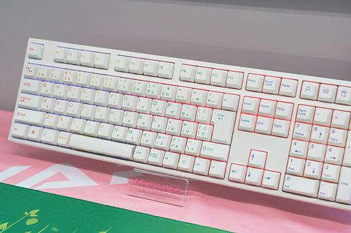 画像ギャラリー No.010のサムネイル画像 / ［TGS 2018］ロマンスゲームコーナーでカラフルなメカニカルキーボードに遭遇。なんでこんなところに？
