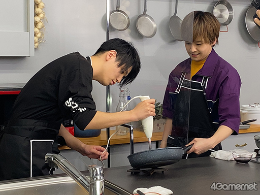 画像ギャラリー No.011のサムネイル画像 / 「あんスタ！！」CAFE CINNAMON ニキズキッチン第2回収録現場に潜入レポート。山口智広さん＆阿座上洋平さんがハンバーグ作りに挑戦！