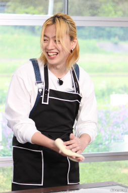 画像ギャラリー No.032のサムネイル画像 / 「あんスタ！！」配信番組「CAFE CINNAMON ニキズキッチン」第16回は，「Crazy:B」が“はちみつ工房”へ行く。フォトレポート＆インタビュー