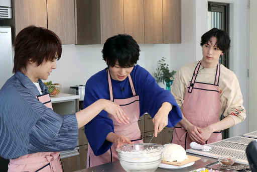 画像ギャラリー No.016のサムネイル画像 / 「あんスタ！！」配信番組「CAFE CINNAMON ニキズキッチン」×「Sweets Room+5」コラボ収録レポート。今回は夏メニューに挑戦！