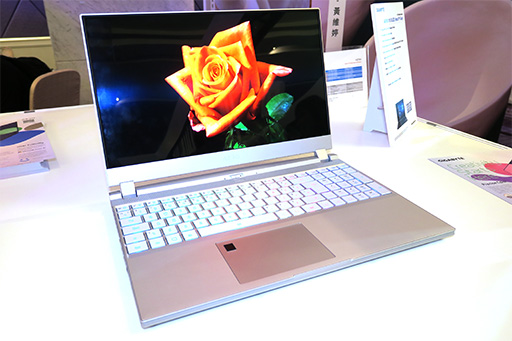 画像ギャラリー No.002のサムネイル画像 / GIGABYTE，4K有機ELパネル採用のクリエイター＆ゲーマー向けノートPC「AERO 15 OLED」を発表。重量2kgでRTX 20搭載にも注目だ