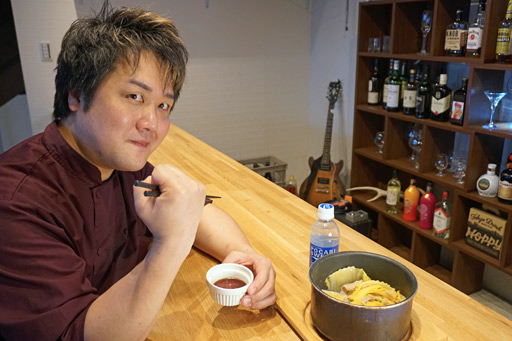画像ギャラリー No.010のサムネイル画像 / 俺のコラボカフェ：Menu 002「バーチャファイター」で料理！？　サッカーボールキックなみに簡単な鍋