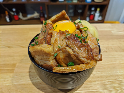 画像ギャラリー No.007のサムネイル画像 / 俺のコラボカフェ：Menu 014 「ペルソナ4」で自称特別捜査隊の胃袋を掴む「肉丼」