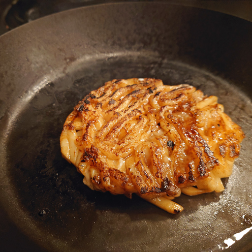 画像ギャラリー No.003のサムネイル画像 / 俺のコラボカフェ：Menu 036 カレシたちよ，「メガテリ焼きうどんバーガー」であの青春をもう一度思い出そう
