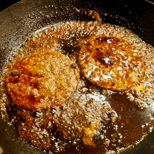 画像ギャラリー No.004のサムネイル画像 / 俺のコラボカフェ：Menu 036 カレシたちよ，「メガテリ焼きうどんバーガー」であの青春をもう一度思い出そう
