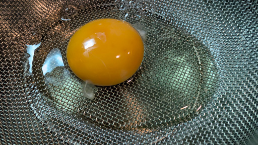 画像ギャラリー No.001のサムネイル画像 / 「Arctic Eggs」の目玉焼きを焼くフライパンが，なぜあそこまでツルツルなのかを考察する。俺のコラボカフェ：Menu 074