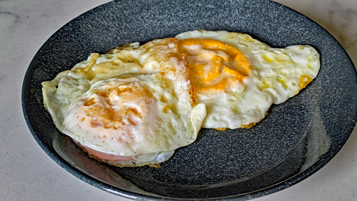 画像ギャラリー No.003のサムネイル画像 / 「Arctic Eggs」の目玉焼きを焼くフライパンが，なぜあそこまでツルツルなのかを考察する。俺のコラボカフェ：Menu 074