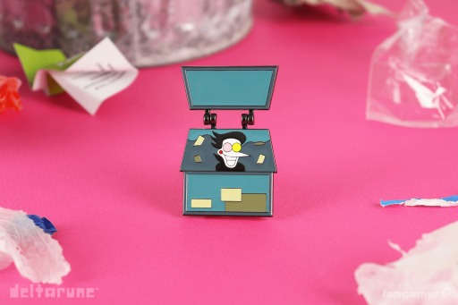 画像ギャラリー No.005のサムネイル画像 / 「DELTARUNE」のTシャツやぬいぐるみ，ピンバッジなど最新グッズ4点が発売