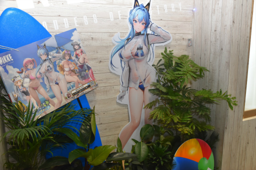 画像ギャラリー No.021のサムネイル画像 / 「勝利の女神：NIKKE」ブースはリアル10連ガチャが熱かった！ コミックマーケット102会場を彩った広告も一挙紹介