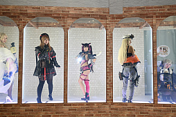 画像ギャラリー No.009のサムネイル画像 / コスプレイヤーたちによるリアルガチャも開催。「ニコニコ超会議2024」の「勝利の女神：NIKKE」ブースレポート