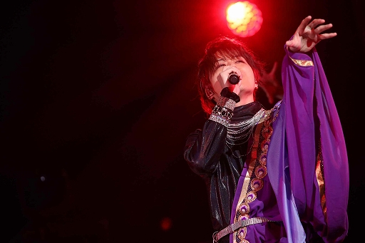 画像ギャラリー No.002のサムネイル画像 / 「ブラックスター -Theater Starless-」ライブツアー“BLACK TOUR 2022”の名古屋＆羽田公演の公式レポートが公開に