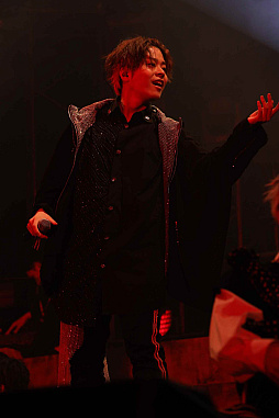 画像ギャラリー No.014のサムネイル画像 / 「ブラックスター -Theater Starless-」ライブツアー“BLACK TOUR 2022”の名古屋＆羽田公演の公式レポートが公開に