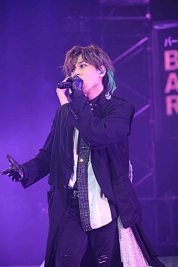 画像ギャラリー No.015のサムネイル画像 / 「ブラックスター -Theater Starless-」ライブツアー“BLACK TOUR 2022”の名古屋＆羽田公演の公式レポートが公開に