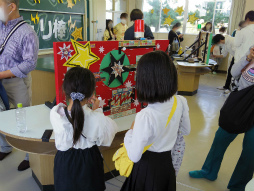 画像ギャラリー No.033のサムネイル画像 / プロセカのリアルイベント“神山高校文化祭”レポート。わたあめやイカ焼き，お化け屋敷から演劇までゲーム内イベントを完全再現
