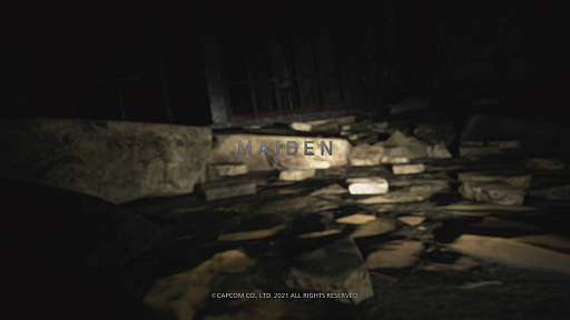 画像ギャラリー No.001のサムネイル画像 / 「バイオハザード　ヴィレッジ」のビジュアルデモ「MAIDEN」プレイレポート。闇と光と音の表現，美と醜の対比が没入感の高いホラー空間を産む