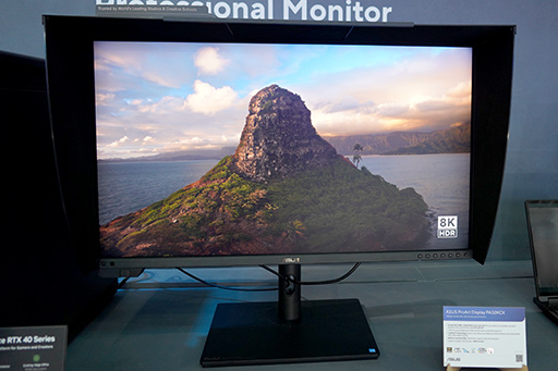 画像ギャラリー No.007のサムネイル画像 / 机置きにちょうどいい38型4K液晶や，32型8KMini LED液晶，32型量子ドット有機ELなど，これから来る注目のディスプレイを総ざらえ