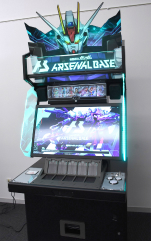 画像ギャラリー No.002のサムネイル画像 / アーケードカードゲーム「機動戦士ガンダム アーセナルベース」独占先行レポート。MSとパイロットのカードを組み合わせた，駆け引きが楽しめる