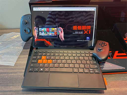 画像ギャラリー No.001のサムネイル画像 / 約11インチの大型ディスプレイを搭載した「ONEXPLAYER X1」の予約が始まる。PCとしての使いやすさにこだわったポイントは？