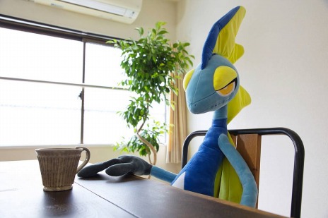 画像ギャラリー No.003のサムネイル画像 / 約120センチのビッグサイズ。「ポケモンぬいぐるみ エージェントポケモン！インテレオン」の予約受付が本日スタート