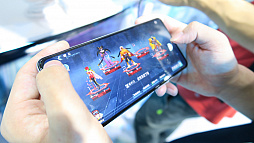画像ギャラリー No.004のサムネイル画像 / 「デジモン」のスマホゲーム新作「数码宝贝：新世纪」が，ChinaJoyでプレイアブル出展。新たな世界観の中で，"選ばれし子供たち"に！　直撮りビデオ付きで紹介