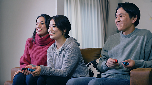 画像ギャラリー No.001のサムネイル画像 / 「みんなのカーリング」，元カーリング女子日本代表の市川選手が出演するCM映像公開