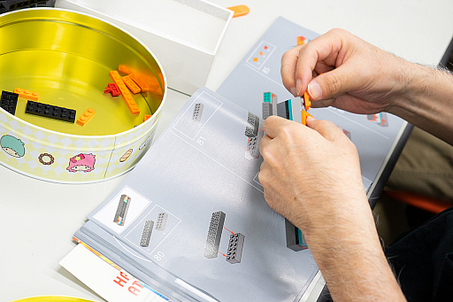 画像ギャラリー No.020のサムネイル画像 / Hiro師匠とレゴブロック「Atari 2600」を組み立てよう！ せっかくだから任天堂のアレも持ってきたよ（「買い物Surfer」第10回）