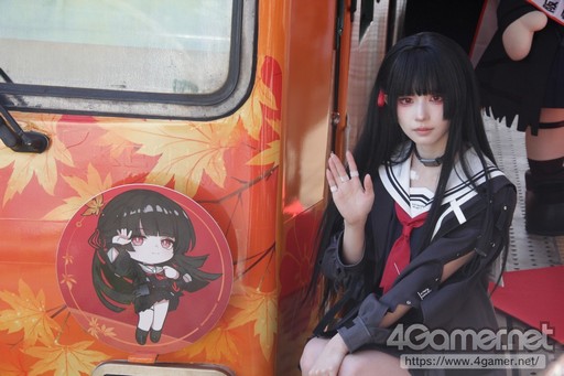 画像ギャラリー No.015のサムネイル画像 / 「鳴潮」と京阪電車のコラボによるラッピング電車が運行。特別車掌に就任した千咲の着ぐるみも登場した，セレモニーの模様をレポート