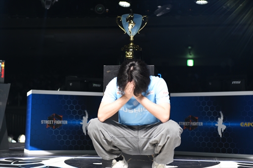 画像ギャラリー No.014のサムネイル画像 / 「カプコンカップ11」決勝大会レポート。翔選手がチリの新星Blaz選手を打ち倒し，「ストリートファイター6」世界最強の座に輝く