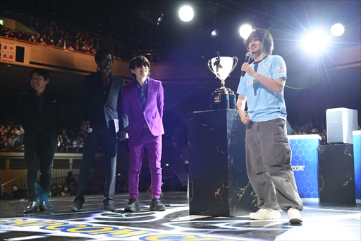 画像ギャラリー No.018のサムネイル画像 / 「カプコンカップ11」決勝大会レポート。翔選手がチリの新星Blaz選手を打ち倒し，「ストリートファイター6」世界最強の座に輝く
