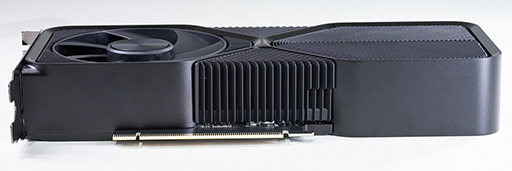 画像ギャラリー No.010のサムネイル画像 / 写真で見る「GeForce RTX 4070 SUPER Founders Edition」。新型ミドルハイは，既存のRTX 4070 FEとほぼ同サイズだ