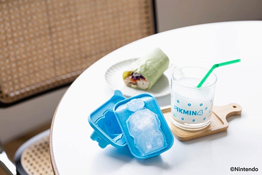 画像ギャラリー No.010のサムネイル画像 / 完売した「ピクミン4 氷ピクミンが作れる 製氷器&コップ set BOOK」が重版決定。「ぬいぐるみポーチBOOK」とともに7月10日再出版