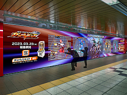 画像ギャラリー No.005のサムネイル画像 / ACカードゲーム「仮面ライダーバトル ガンバレジェンズ」，3月23日より稼働開始。カードを剥がして持ち帰れるピールオフ広告を新宿駅に掲出