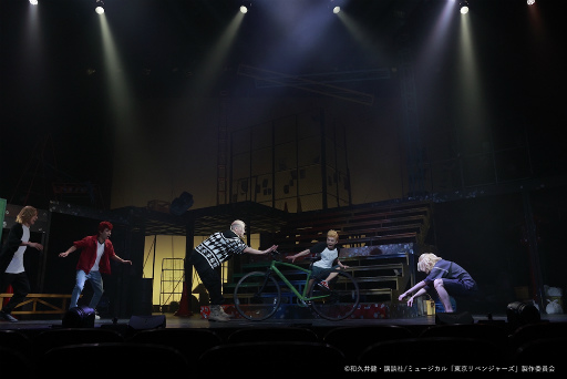 画像ギャラリー No.008のサムネイル画像 / ミュージカル「東京リベンジャーズ」ゲネプロ公演レポート。後悔も決意もミュージカルにのせて，タケミチの新たなリベンジが始まる