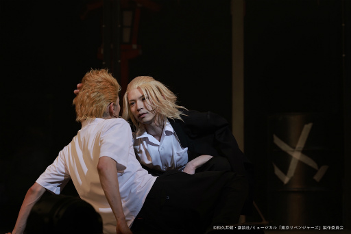 画像ギャラリー No.015のサムネイル画像 / ミュージカル「東京リベンジャーズ」ゲネプロ公演レポート。後悔も決意もミュージカルにのせて，タケミチの新たなリベンジが始まる
